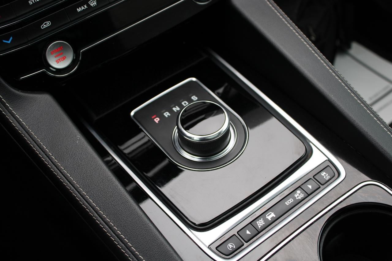 2017 Jaguar F-PACE 35t R-Sport Photo