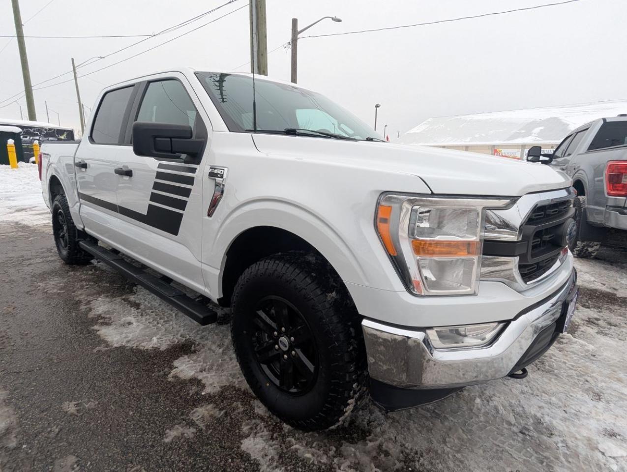 2022 Ford F-150 XLT SUPERCREW WITH NAVIGATION!! Photo3