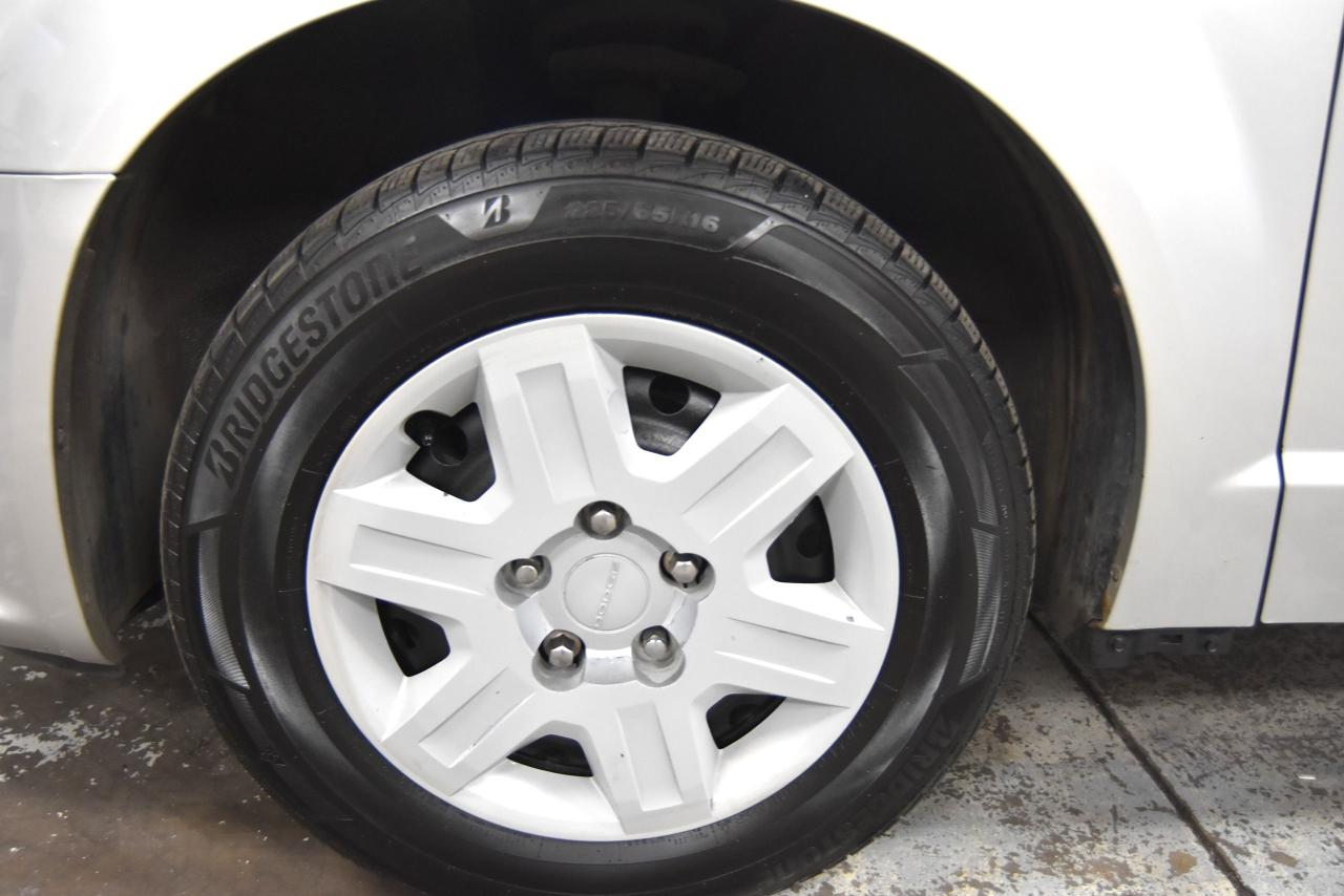 2011 Dodge Grand Caravan SE Photo