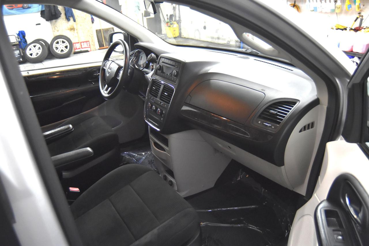 2011 Dodge Grand Caravan SE Photo