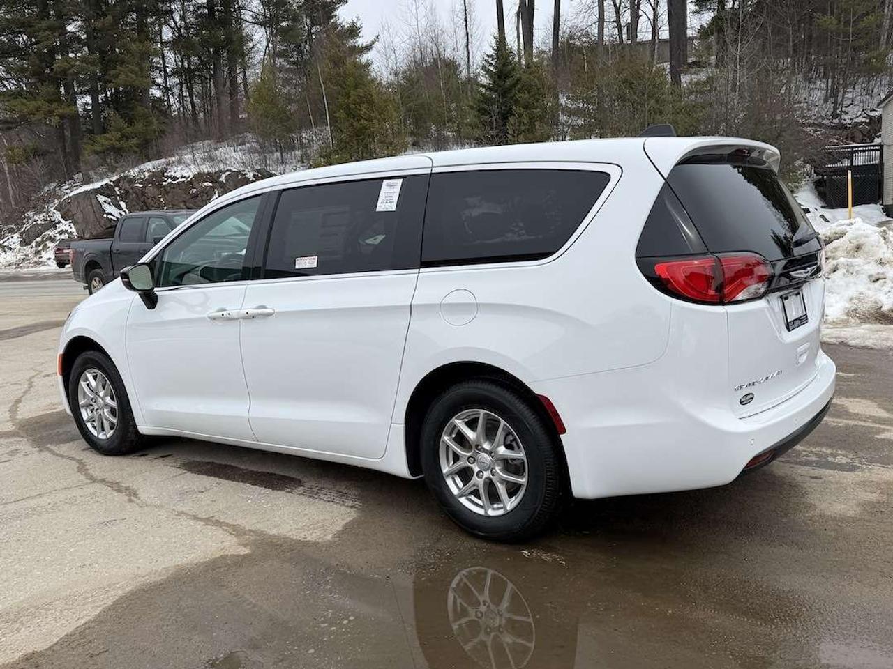 2026 Dodge Grand Caravan SXT Photo4