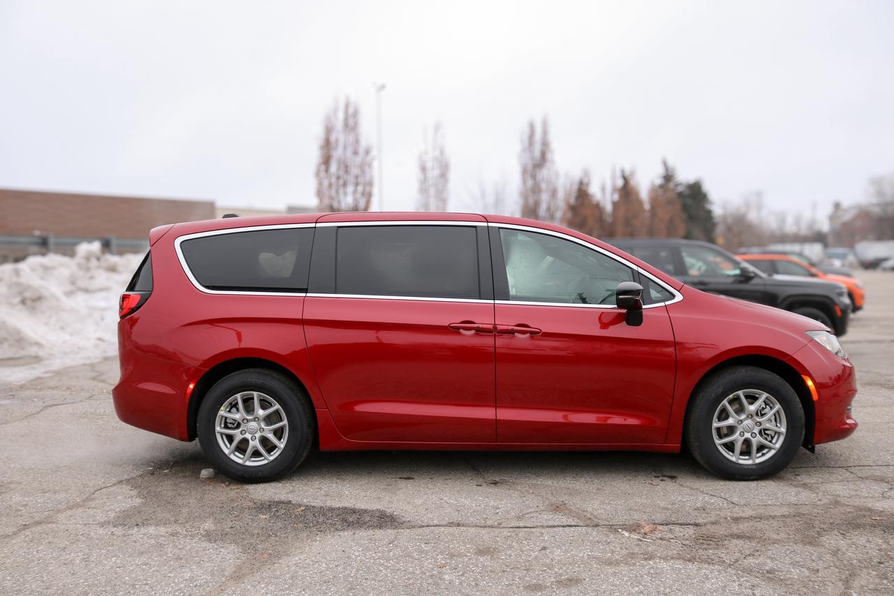 2026 Dodge Grand Caravan SXT 2WD Photo