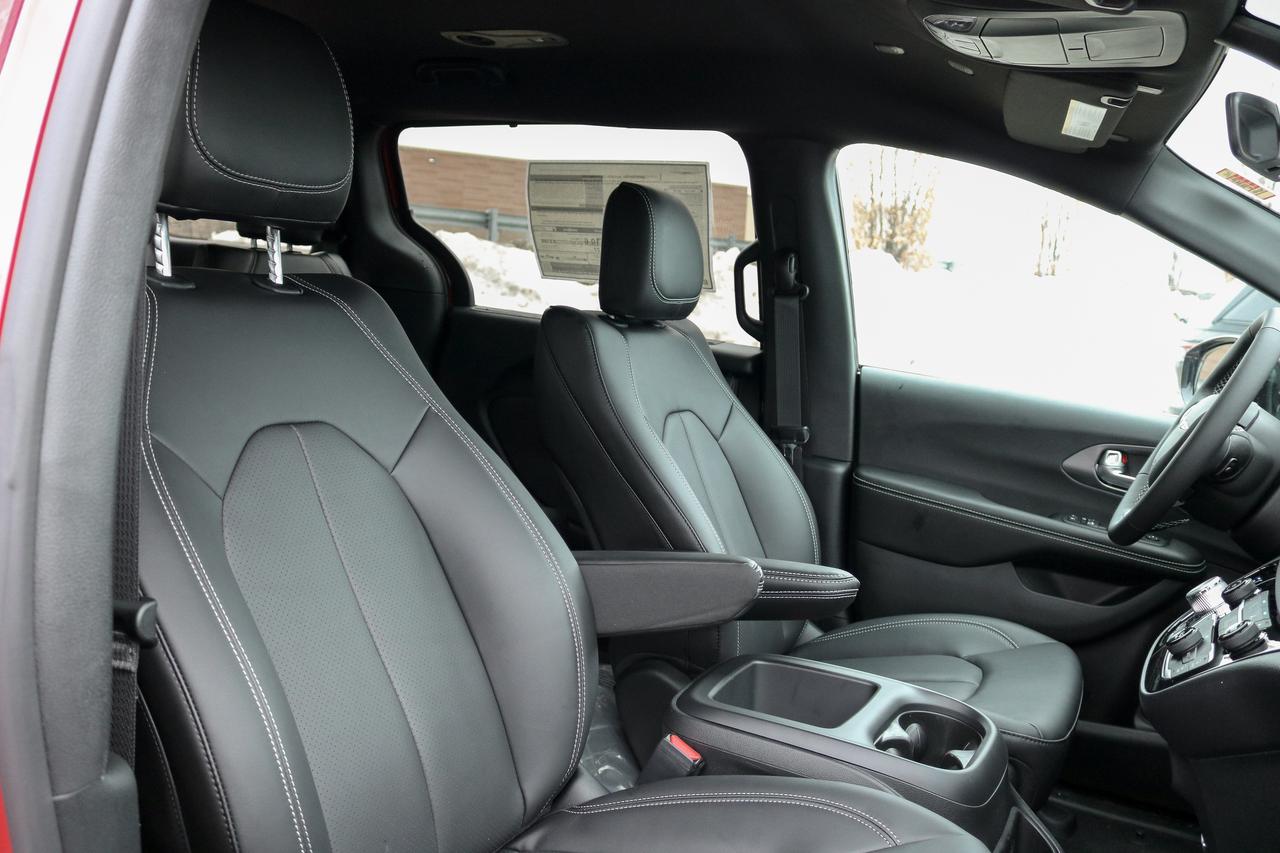 2026 Dodge Grand Caravan SXT 2WD Photo