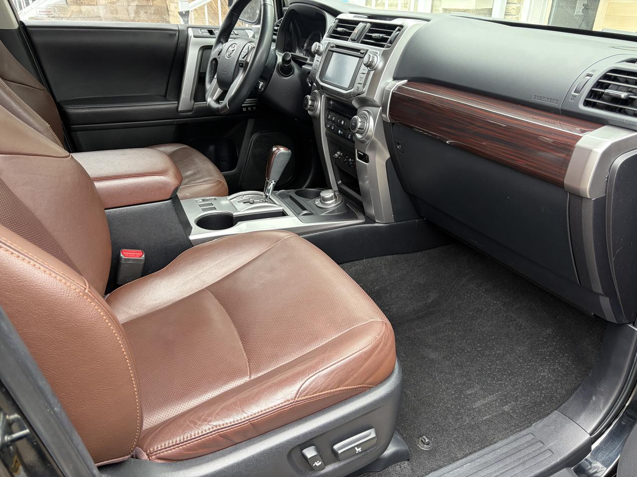 2017 Toyota 4Runner Limited SR5 Photo