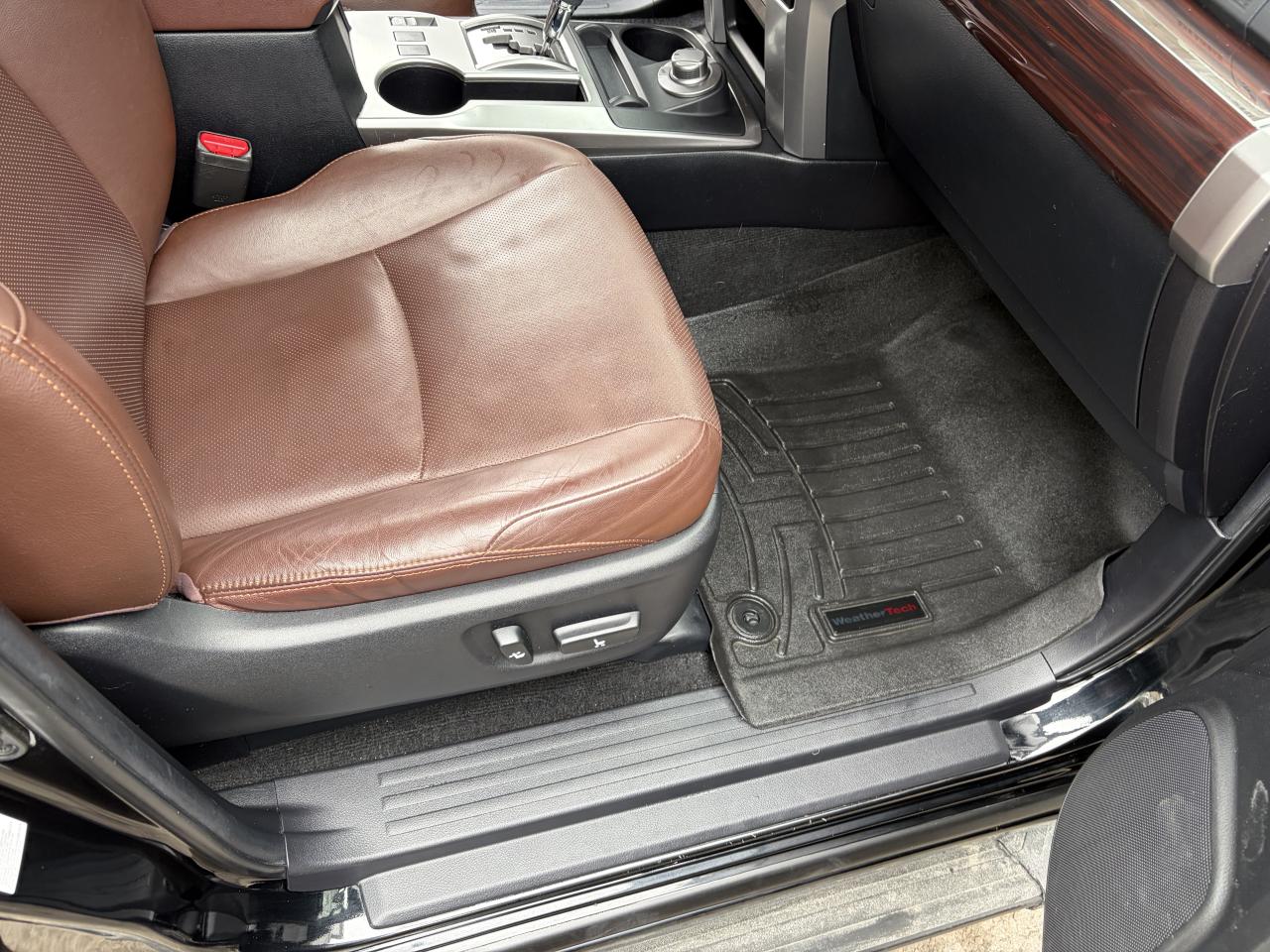 2017 Toyota 4Runner Limited SR5 Photo4