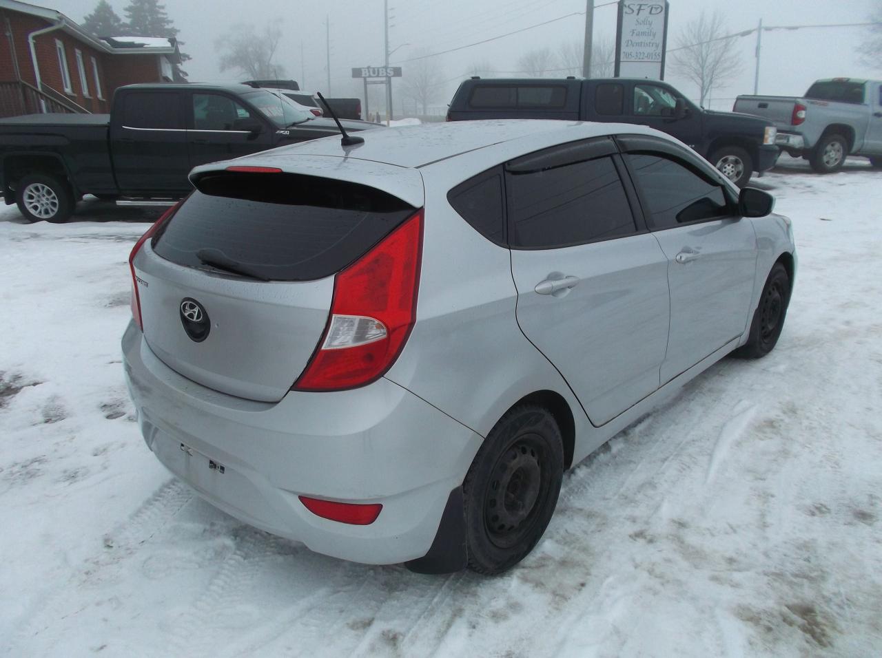 2012 Hyundai Accent GLS Photo4