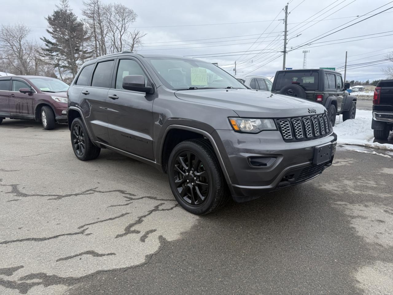 Used 2019 Jeep Grand Cherokee LIMITED 4WD / POWER SUNROOF / LEATHER / V6 W/ TOW PACKAGE RATED FRO 6000LBS / TOUCH SCREEN NAVIGATION / HEATED WHEEL & SEATS for sale in Truro, NS