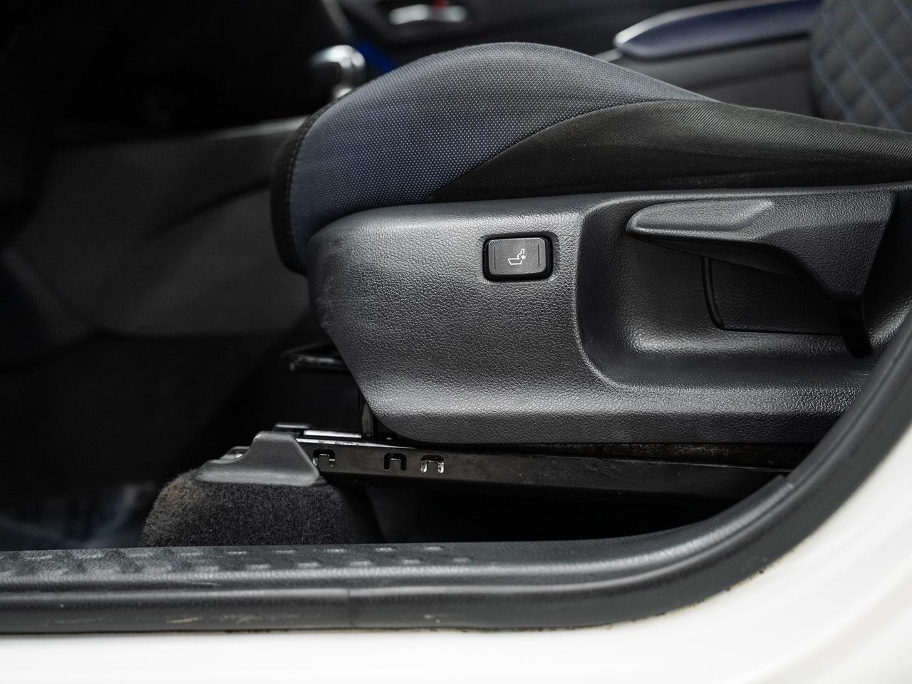 2020 Toyota C-HR XLE PREMIUM | BSM | ACC | Heated Seats | CarPlay Photo