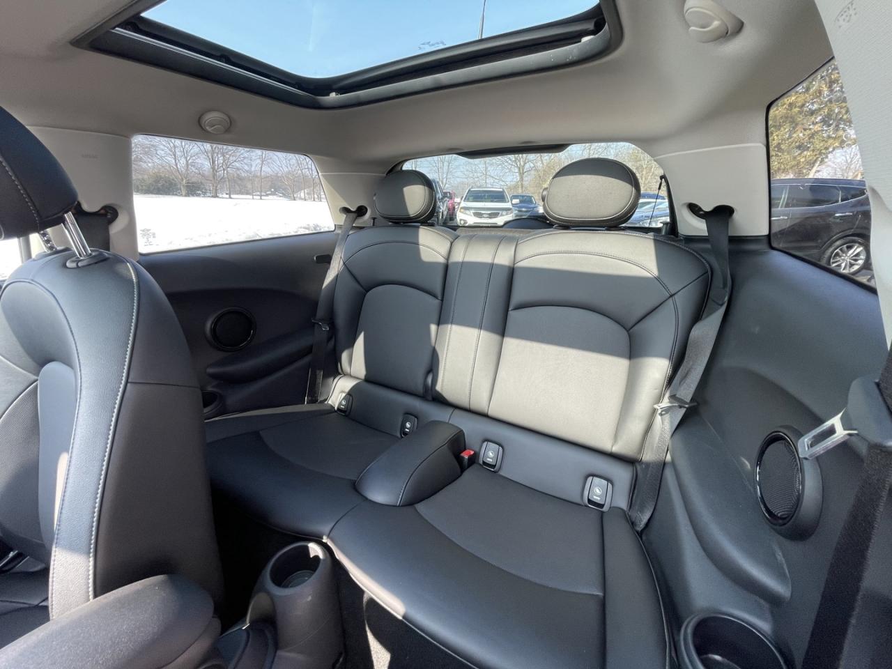 2016 MINI Cooper 2-Door Hatchback FWD *Lthr/sunroof Photo