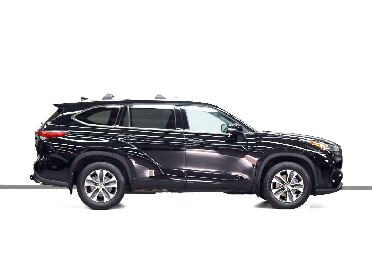 2020 Toyota Highlander XLE AWD | Sunroof | Leather | BSM | ACC | CarPlay Photo2