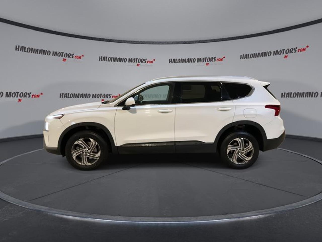 2021 Hyundai Santa Fe Essential AWD Photo4