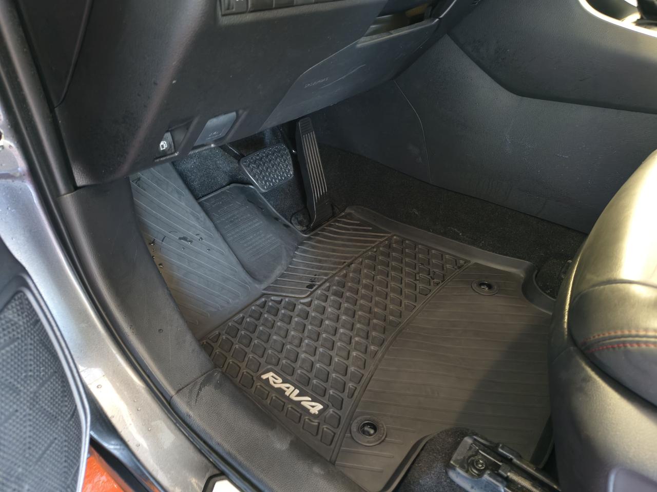 2023 Toyota RAV4 Plug-In Hybrid XSE Photo0