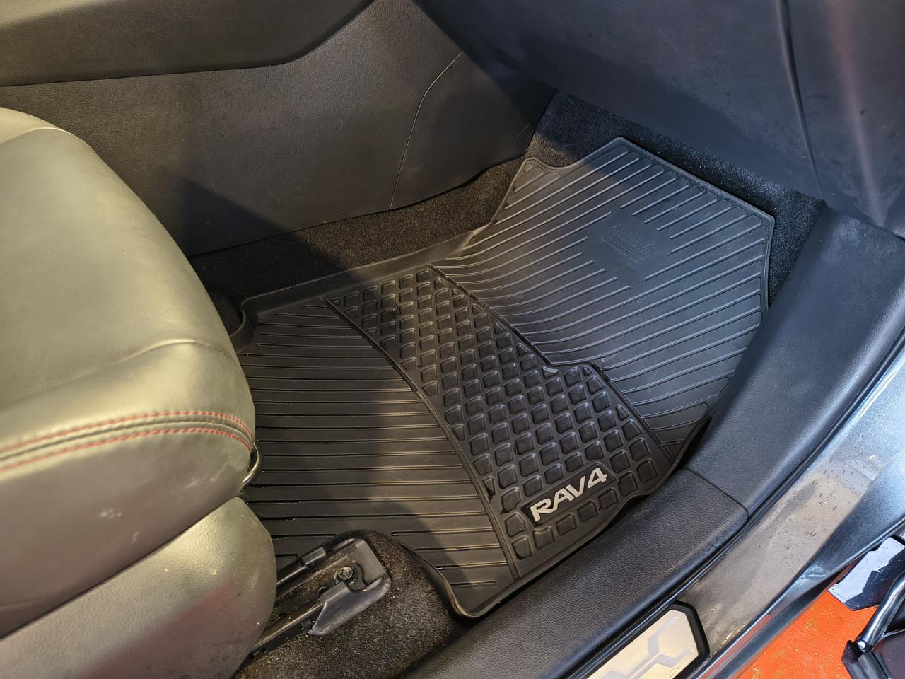 2023 Toyota RAV4 Plug-In Hybrid XSE Photo0