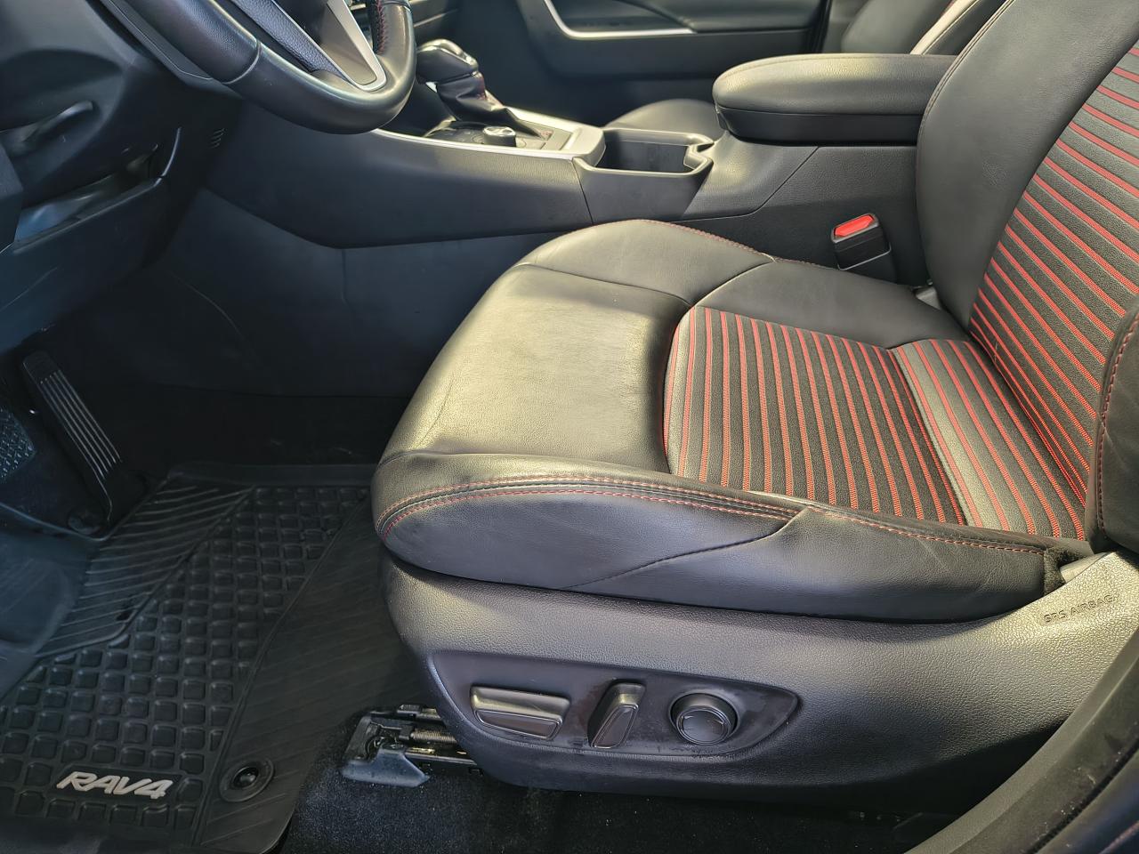 2023 Toyota RAV4 Plug-In Hybrid XSE Photo0