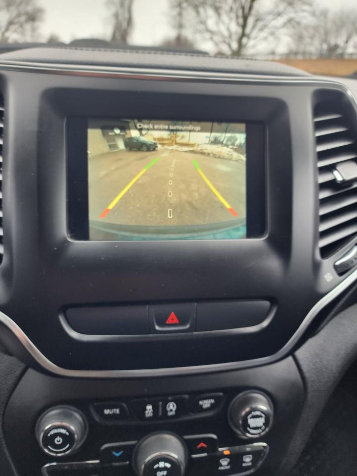 2020 Jeep Cherokee Sport l Clean Carfax l One Owner l AWD Photo