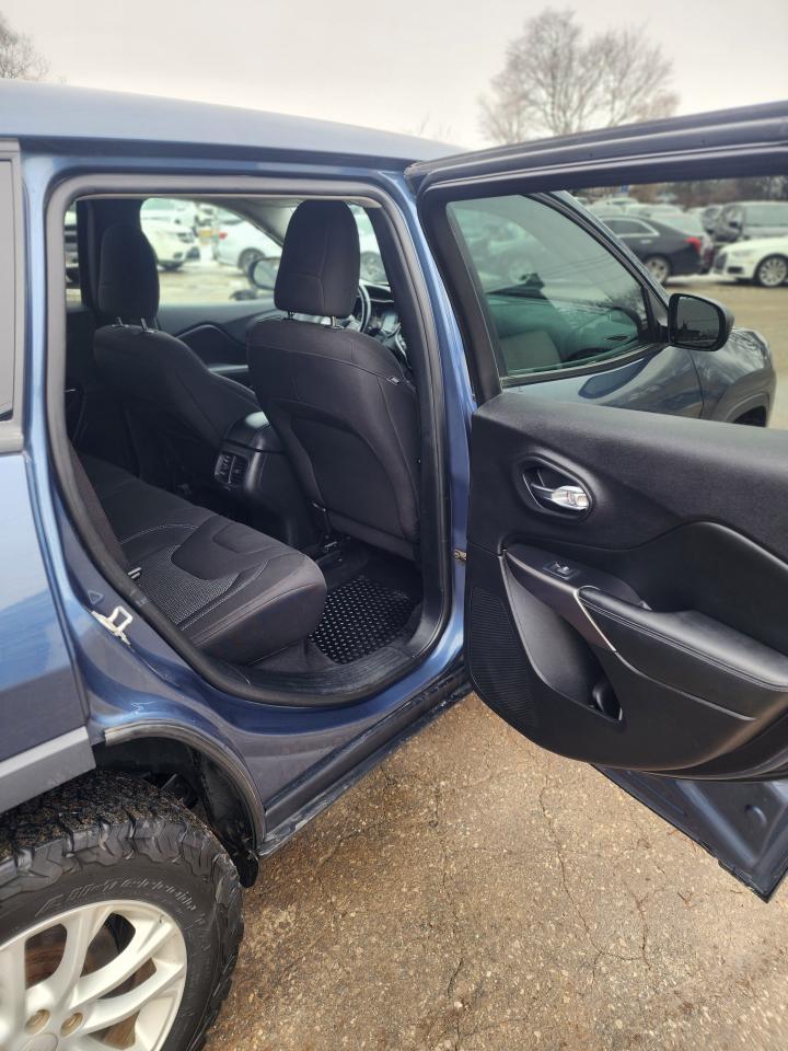 2020 Jeep Cherokee Sport l Clean Carfax l One Owner l AWD Photo