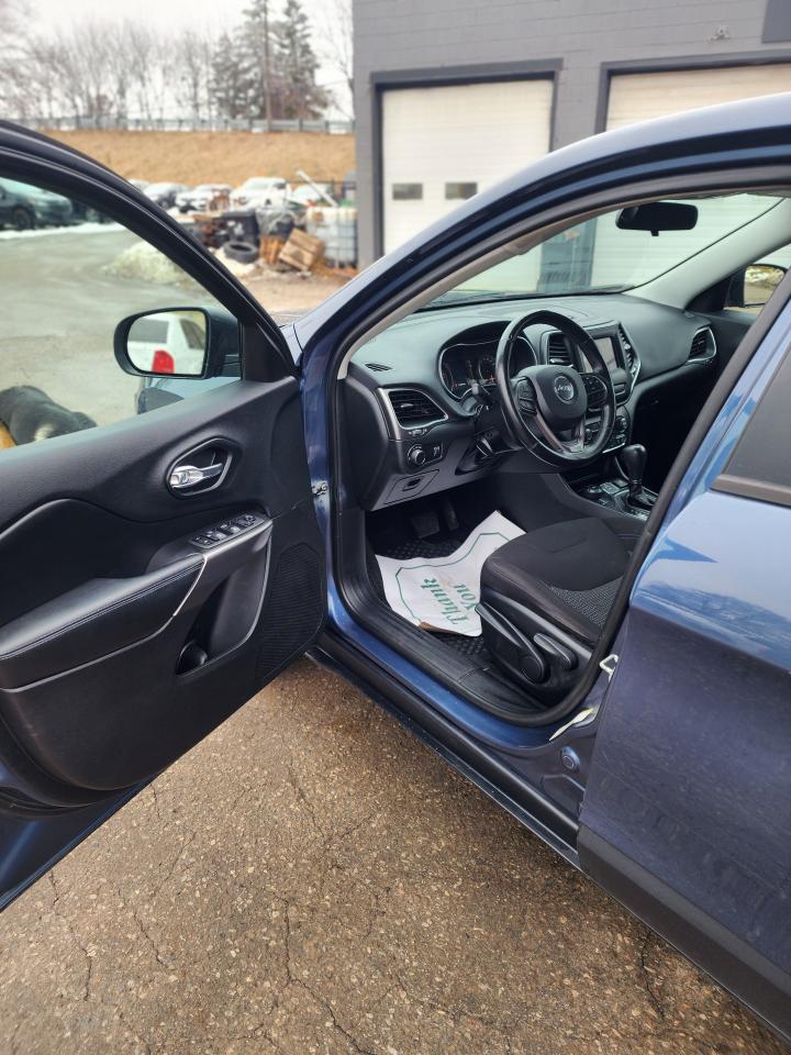 2020 Jeep Cherokee Sport l Clean Carfax l One Owner l AWD Photo