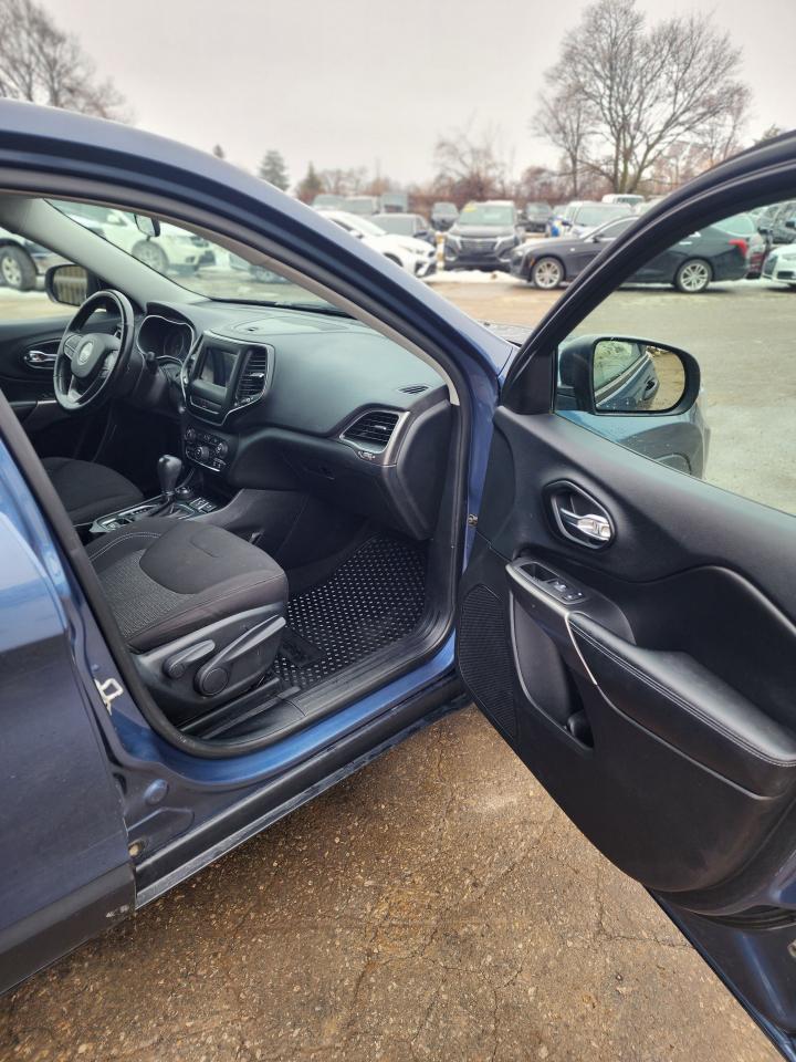 2020 Jeep Cherokee Sport l Clean Carfax l One Owner l AWD Photo