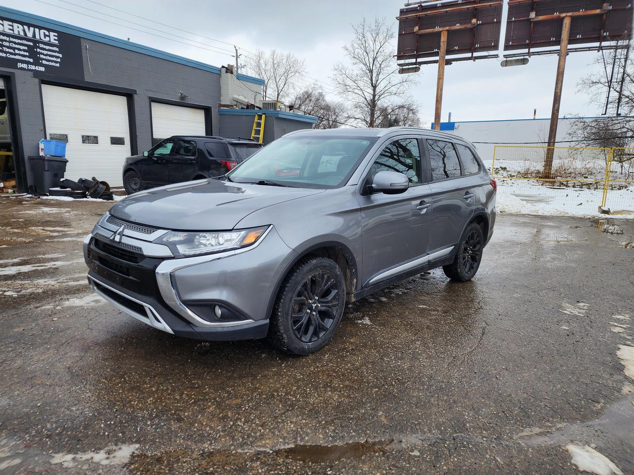 Used 2020 Mitsubishi Outlander ES l Clean Carfax l Budget Friendly l 7 Passenger for sale in Brantford, ON