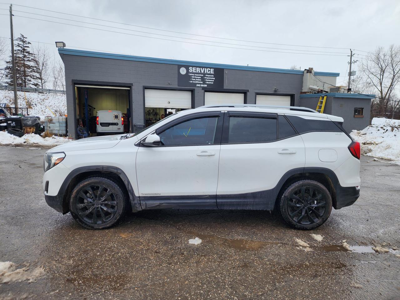 2020 GMC Terrain SLT l Clean Carfax l AWD l Remote Start l Sunroof Photo3