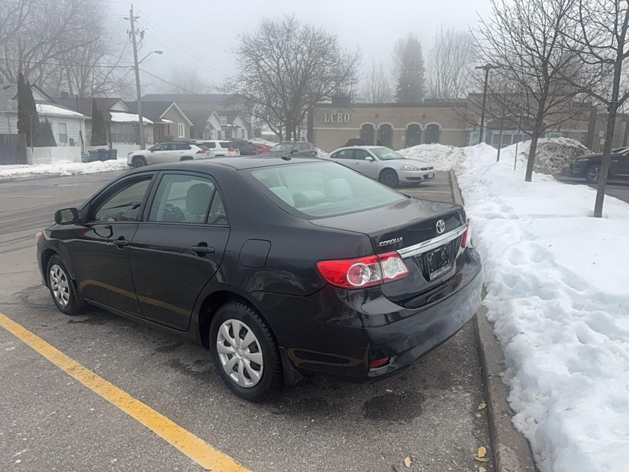 2013 Toyota Corolla LE Photo2