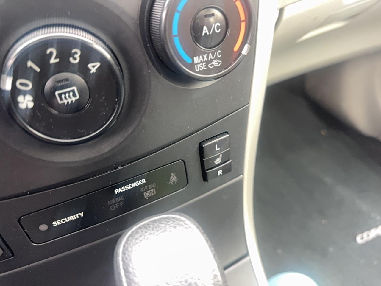 2013 Toyota Corolla LE Photo