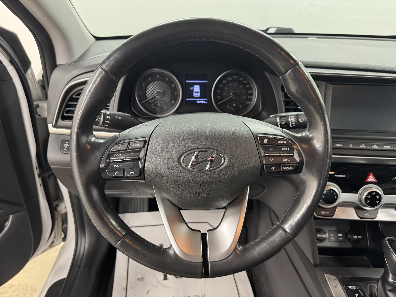 2019 Hyundai Elantra PREFERRED AUTO | LOW KMS | CARPLAY/ANDROID AUTO Photo