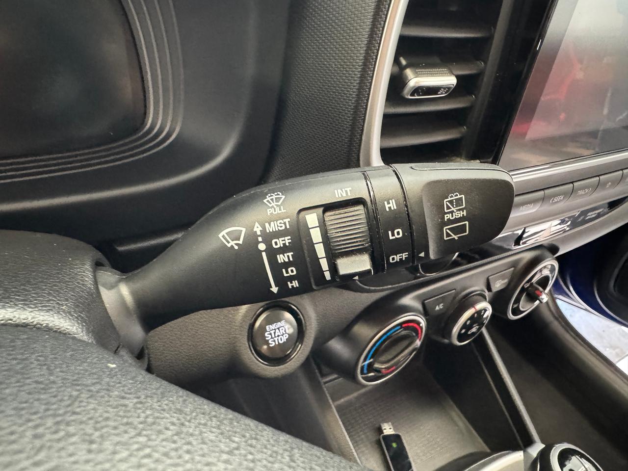 2023 Hyundai Venue Preferred+Blind Spot+CLEAN CARFAX Photo