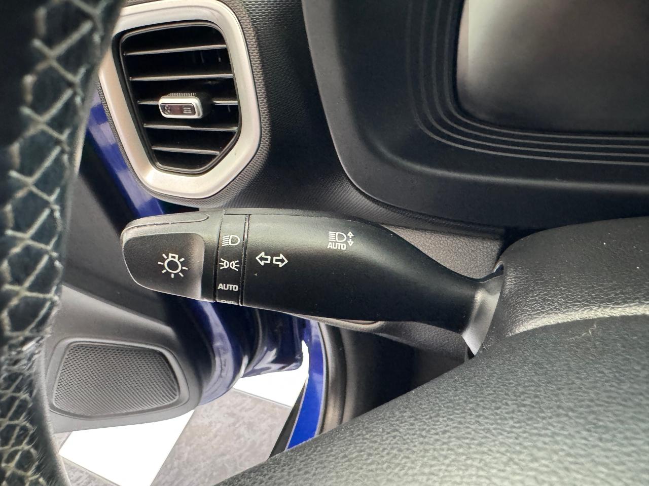 2023 Hyundai Venue Preferred+Blind Spot+CLEAN CARFAX Photo