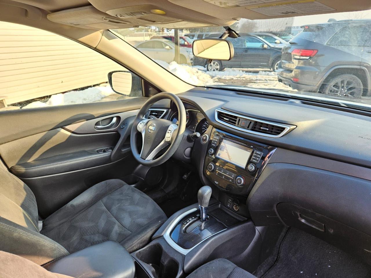 2016 Nissan Rogue AWD 4dr SV Photo