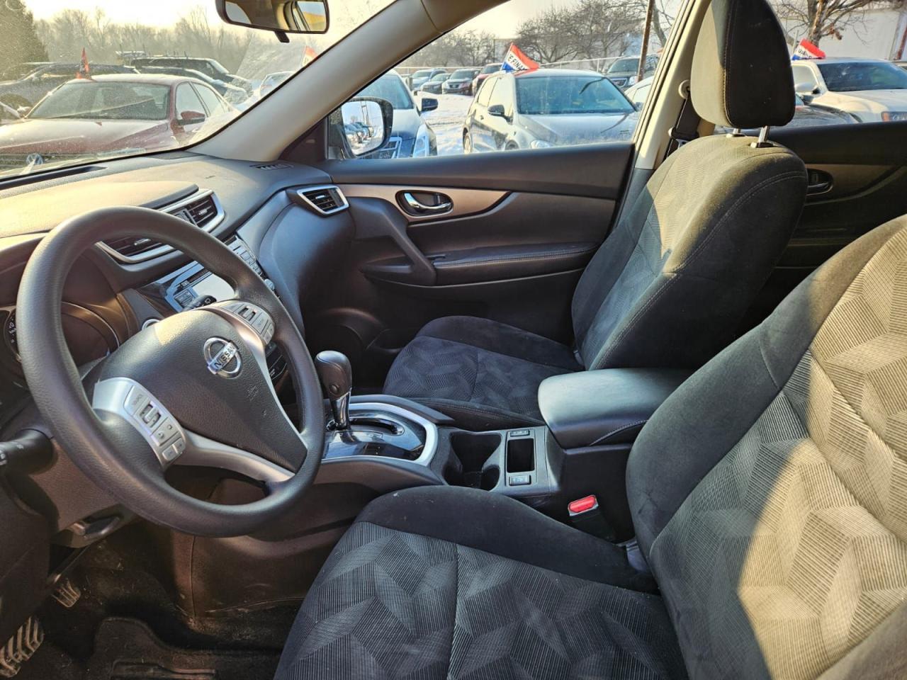 2016 Nissan Rogue AWD 4dr SV Photo