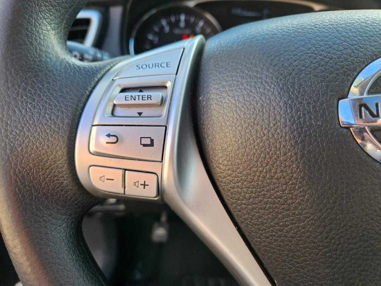 2016 Nissan Rogue AWD 4dr SV Photo