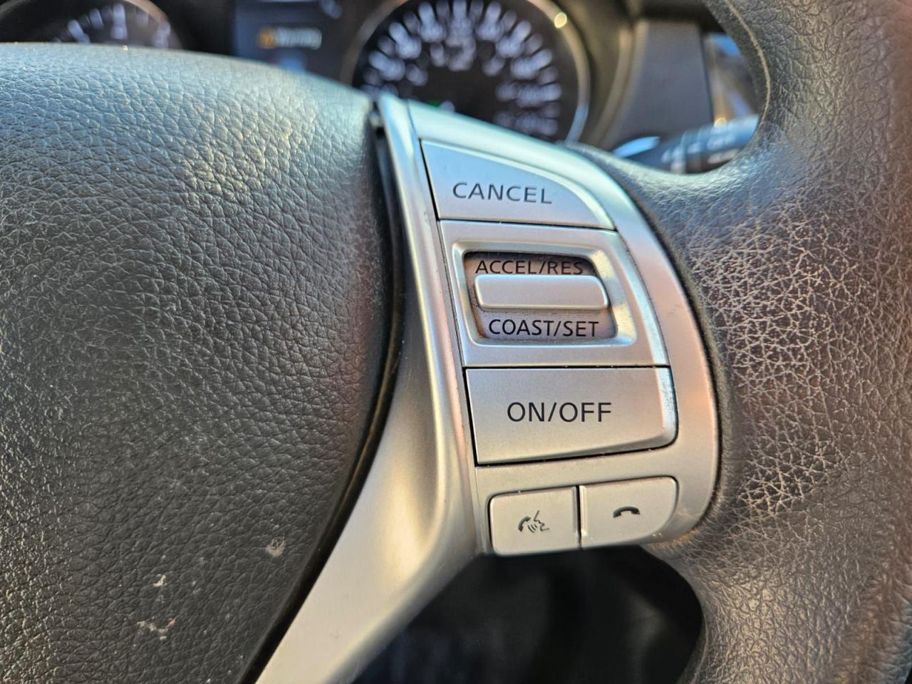 2016 Nissan Rogue AWD 4dr SV Photo