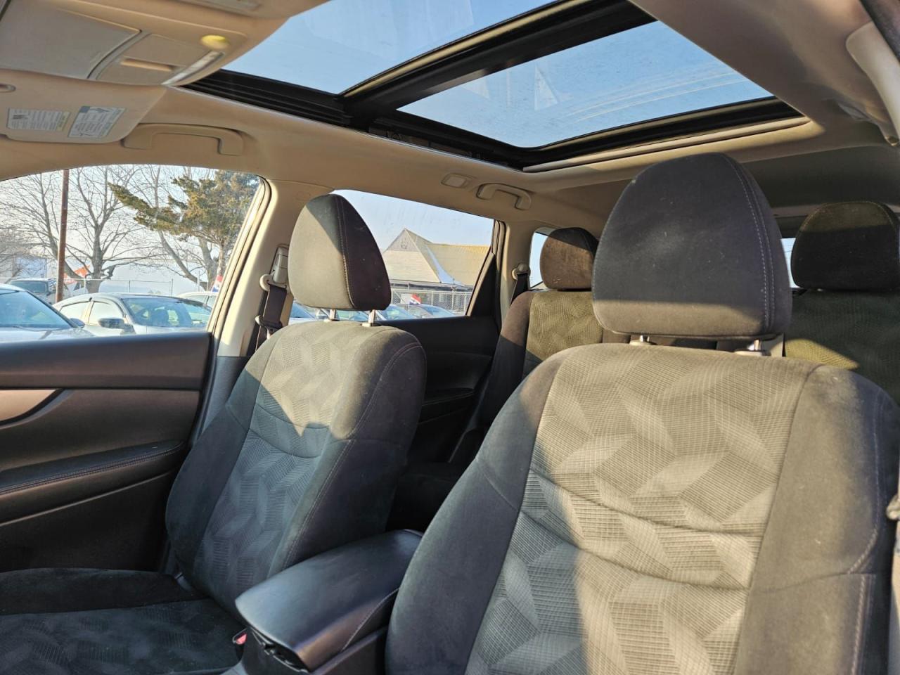 2016 Nissan Rogue AWD 4dr SV Photo