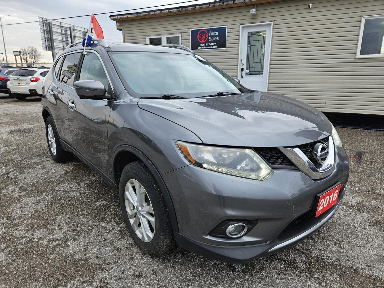 2016 Nissan Rogue AWD 4dr SV Photo