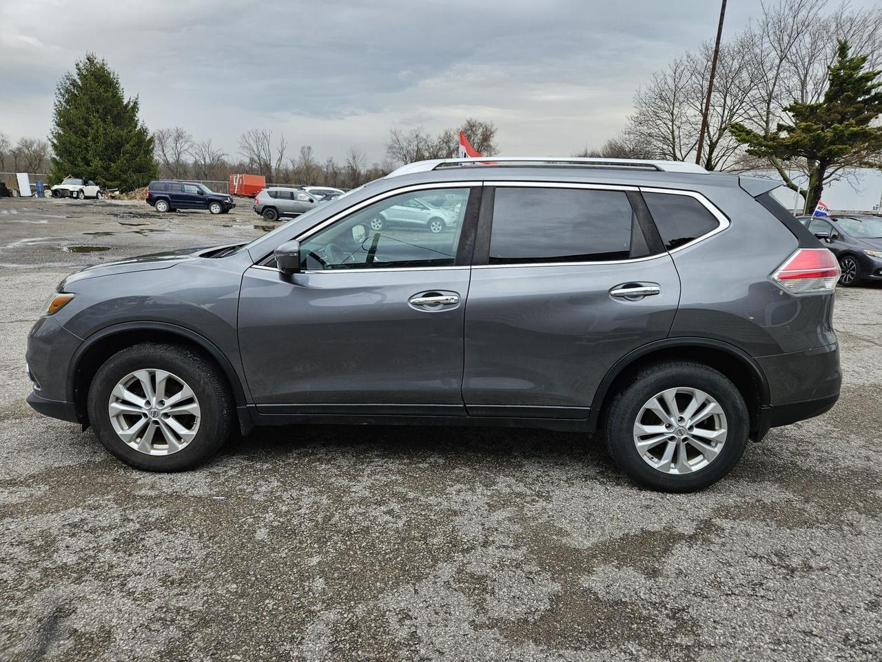 2016 Nissan Rogue AWD 4dr SV Photo3