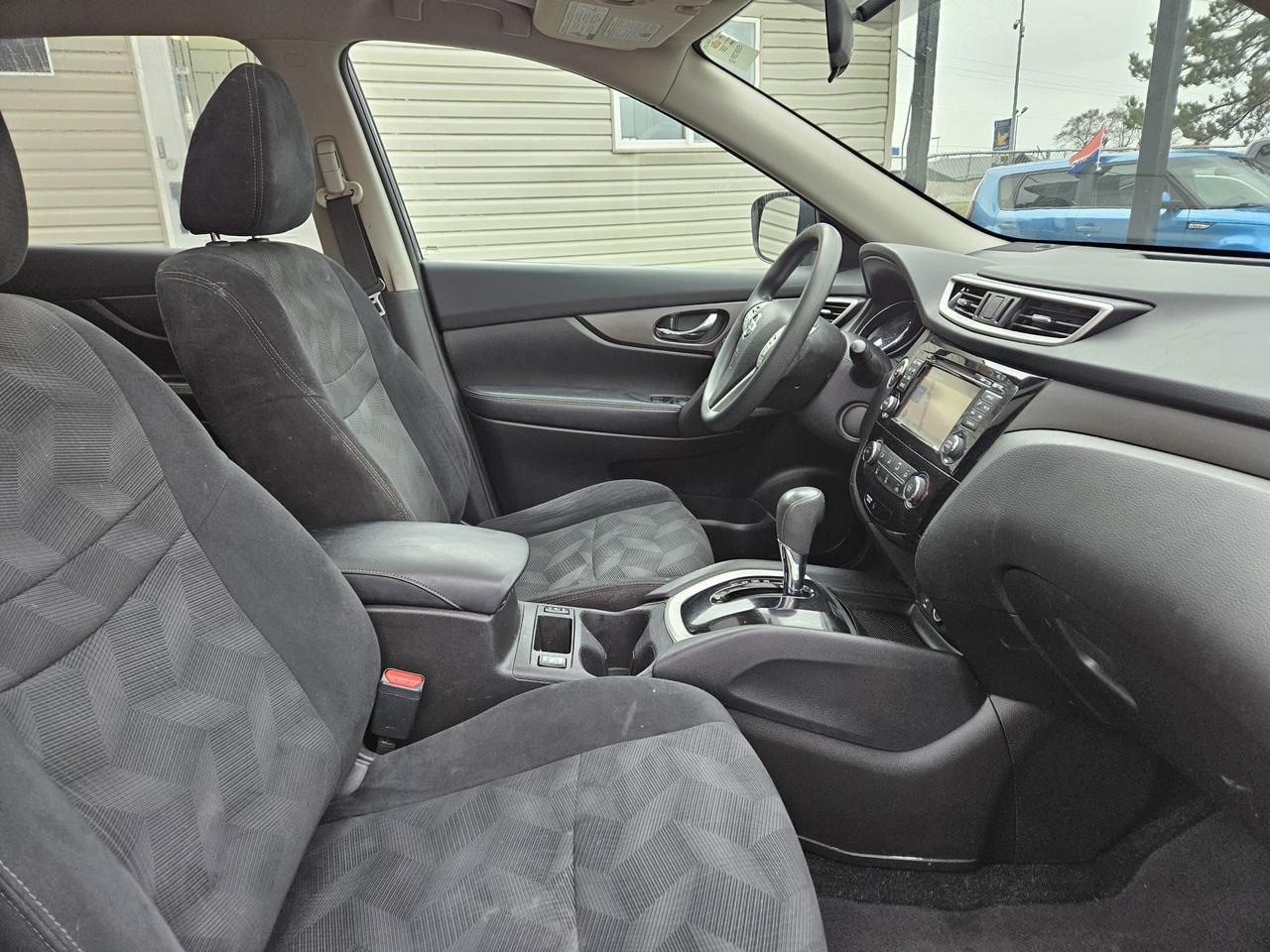 2016 Nissan Rogue AWD 4dr SV Photo