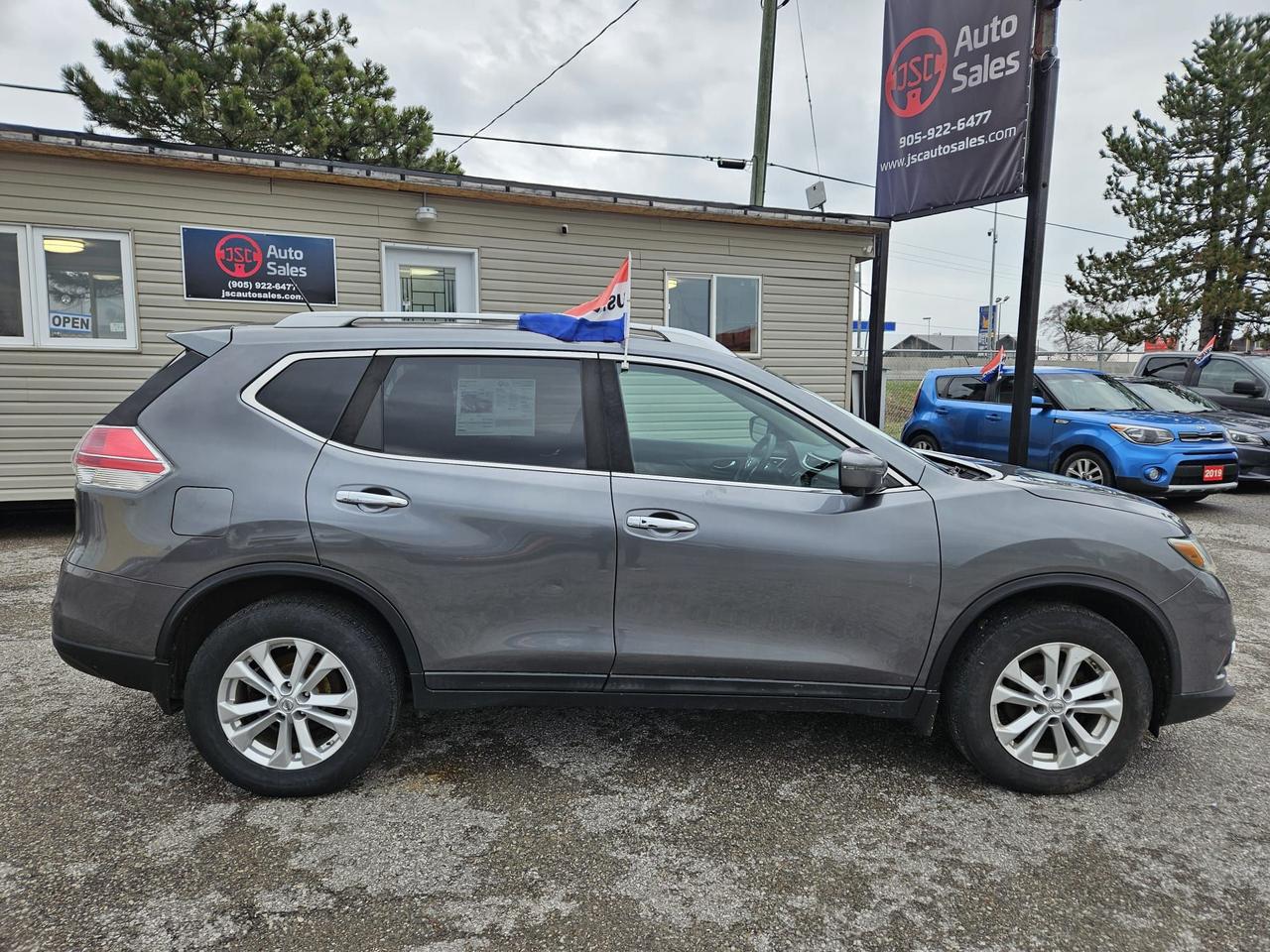 2016 Nissan Rogue AWD 4dr SV Photo