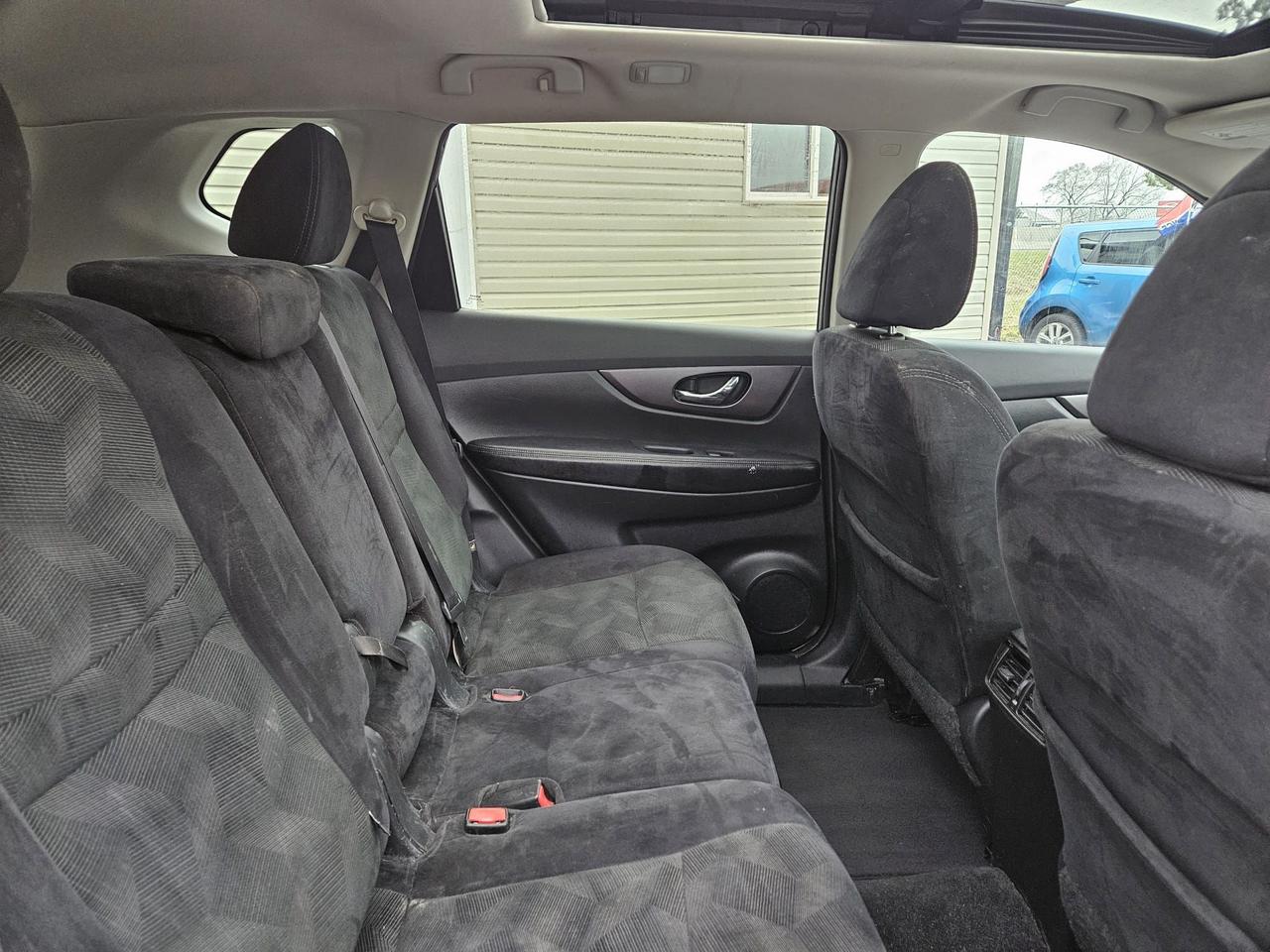 2016 Nissan Rogue AWD 4dr SV Photo