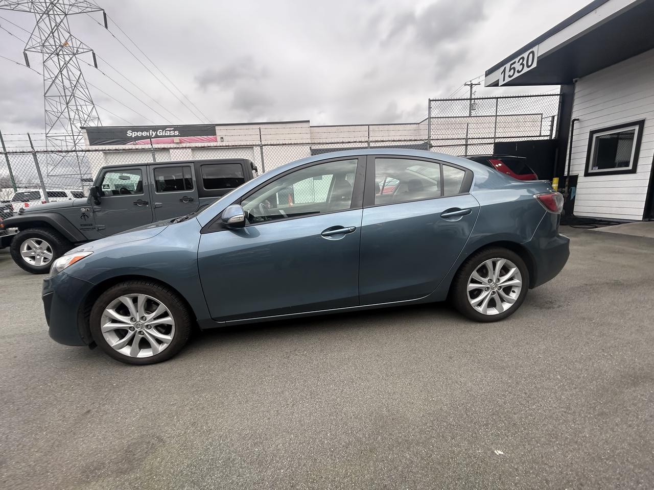 2010 Mazda MAZDA3 GT - Photo #2