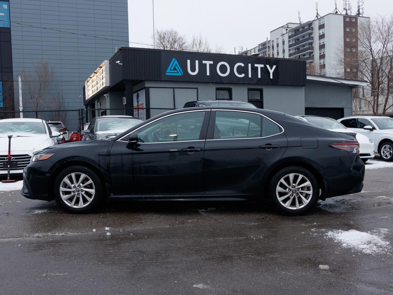 2024 Toyota Camry SE| CLEAN CARFAX | NO ACCIDENTS| Photo