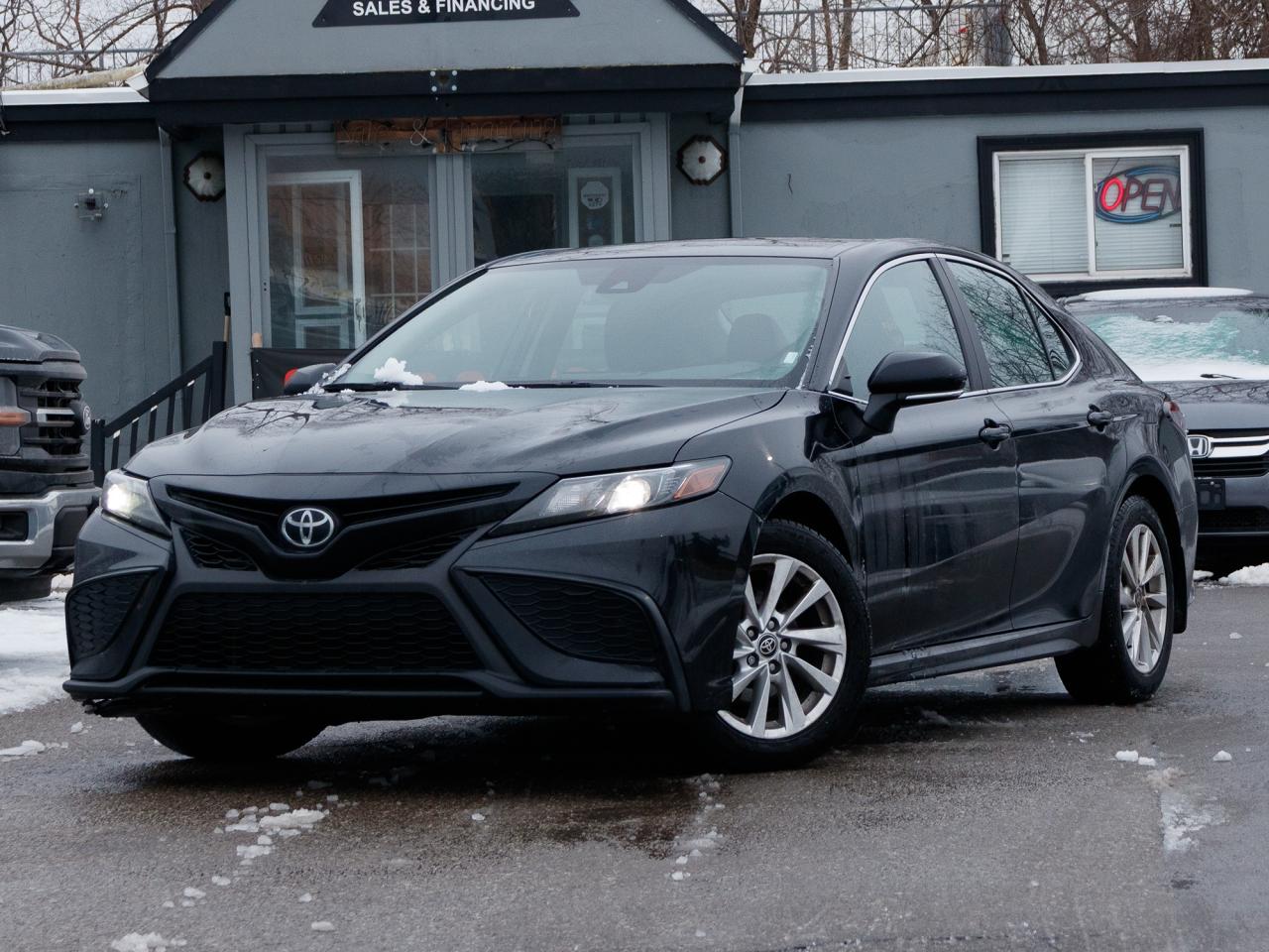 2024 Toyota Camry SE| CLEAN CARFAX | NO ACCIDENTS| Photo