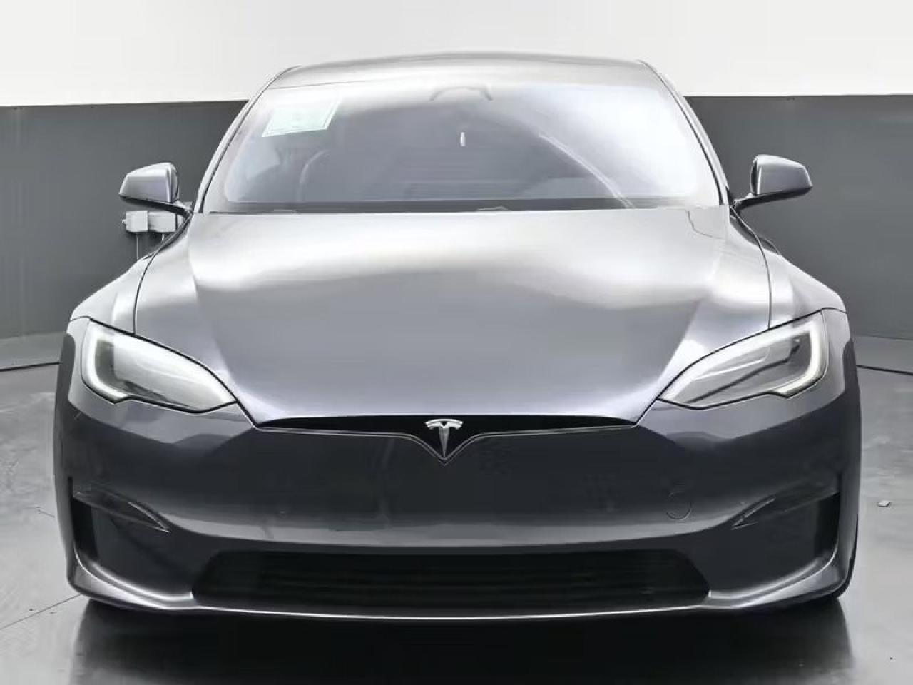 2022 Tesla Model S Plaid Photo