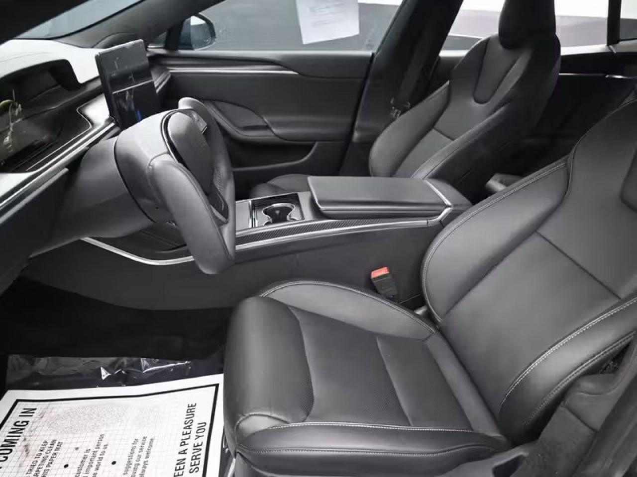 2022 Tesla Model S Plaid Photo