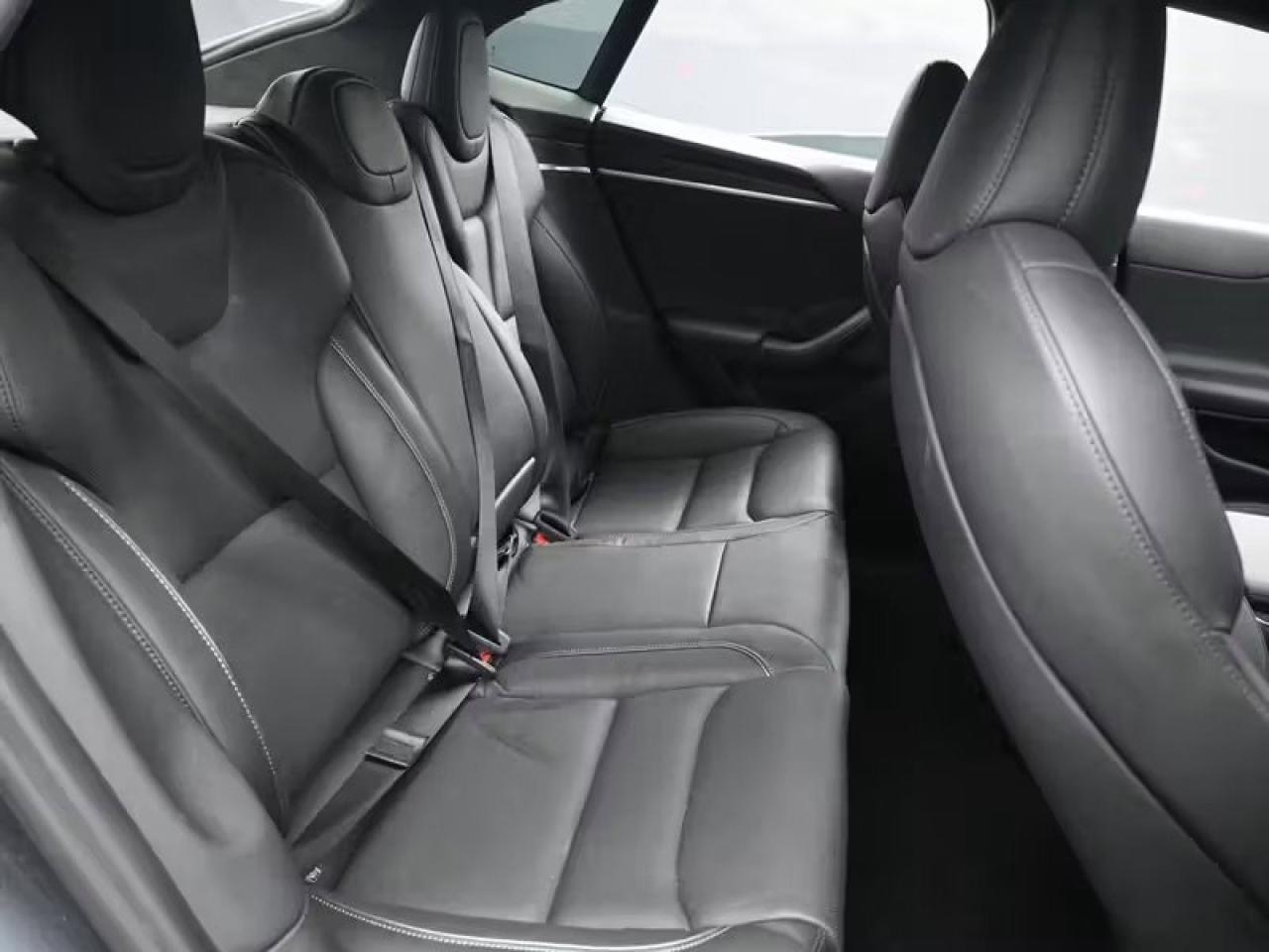 2022 Tesla Model S Plaid Photo