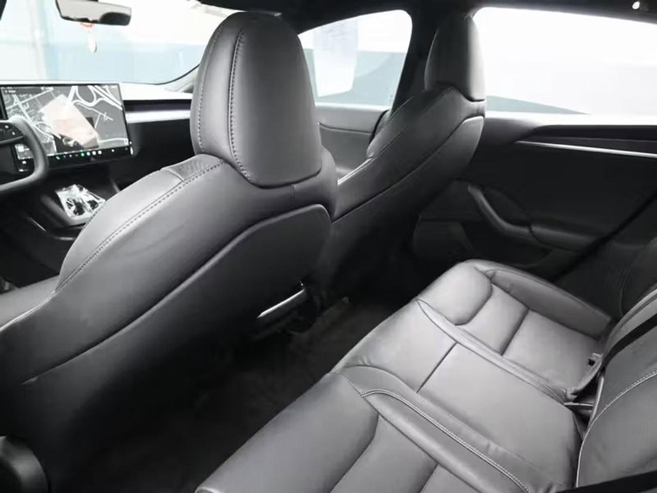 2022 Tesla Model S Plaid Photo