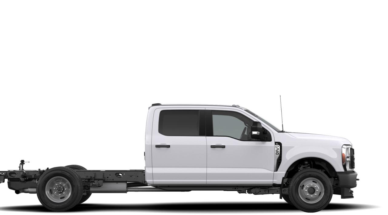 2026 Ford F-350 4X4 CREW CHAS CAB DR Photo4