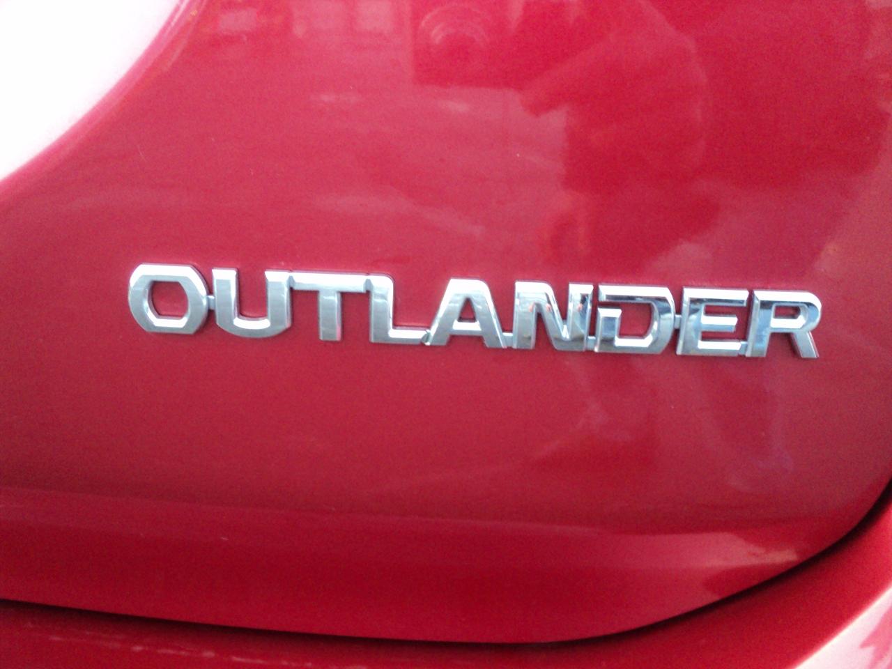 2019 Mitsubishi Outlander ES AWC 2.4L4cylGas HeatedSeats BackUpCam Photo