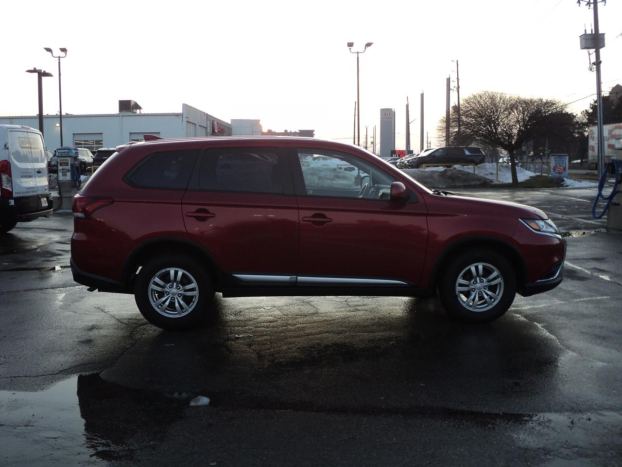 2019 Mitsubishi Outlander ES AWC 2.4L4cylGas HeatedSeats BackUpCam Photo