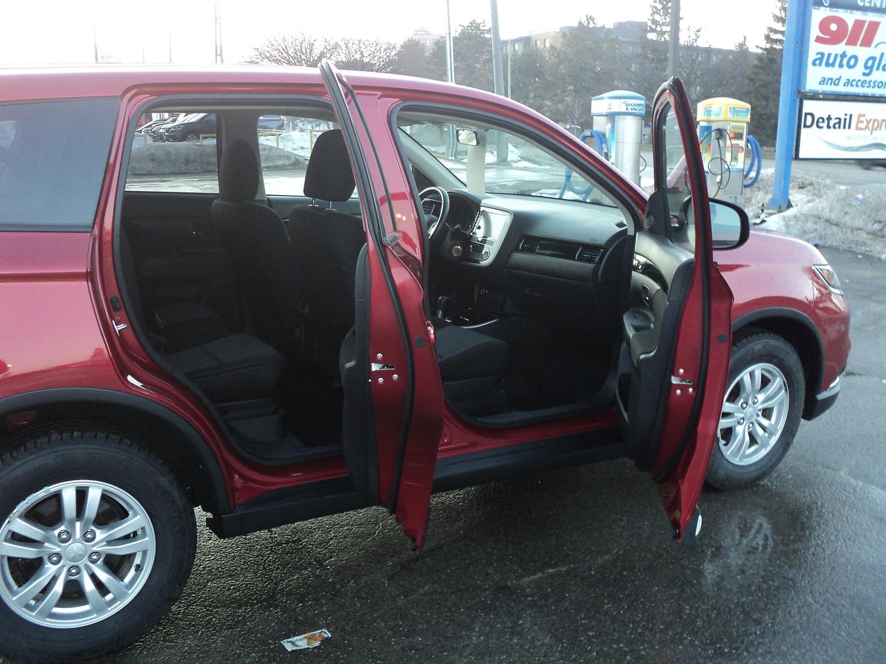 2019 Mitsubishi Outlander ES AWC 2.4L4cylGas HeatedSeats BackUpCam Photo4